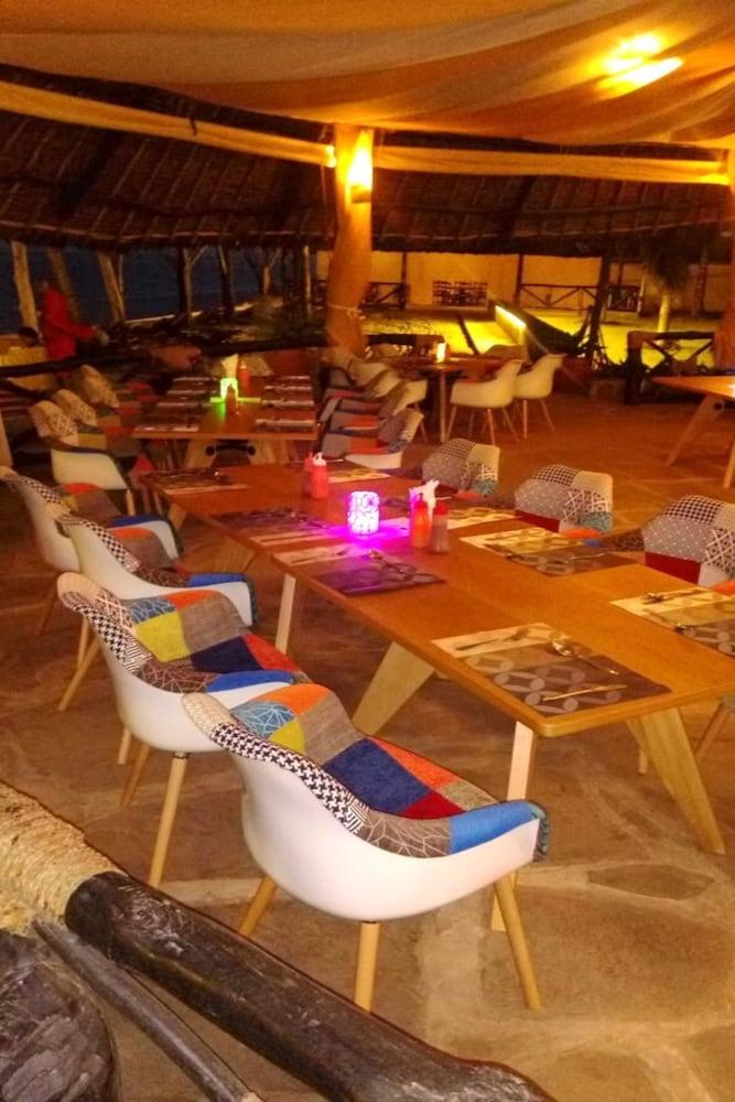 Bahari Dhow Beach Villas Diani Beach Exteriör bild