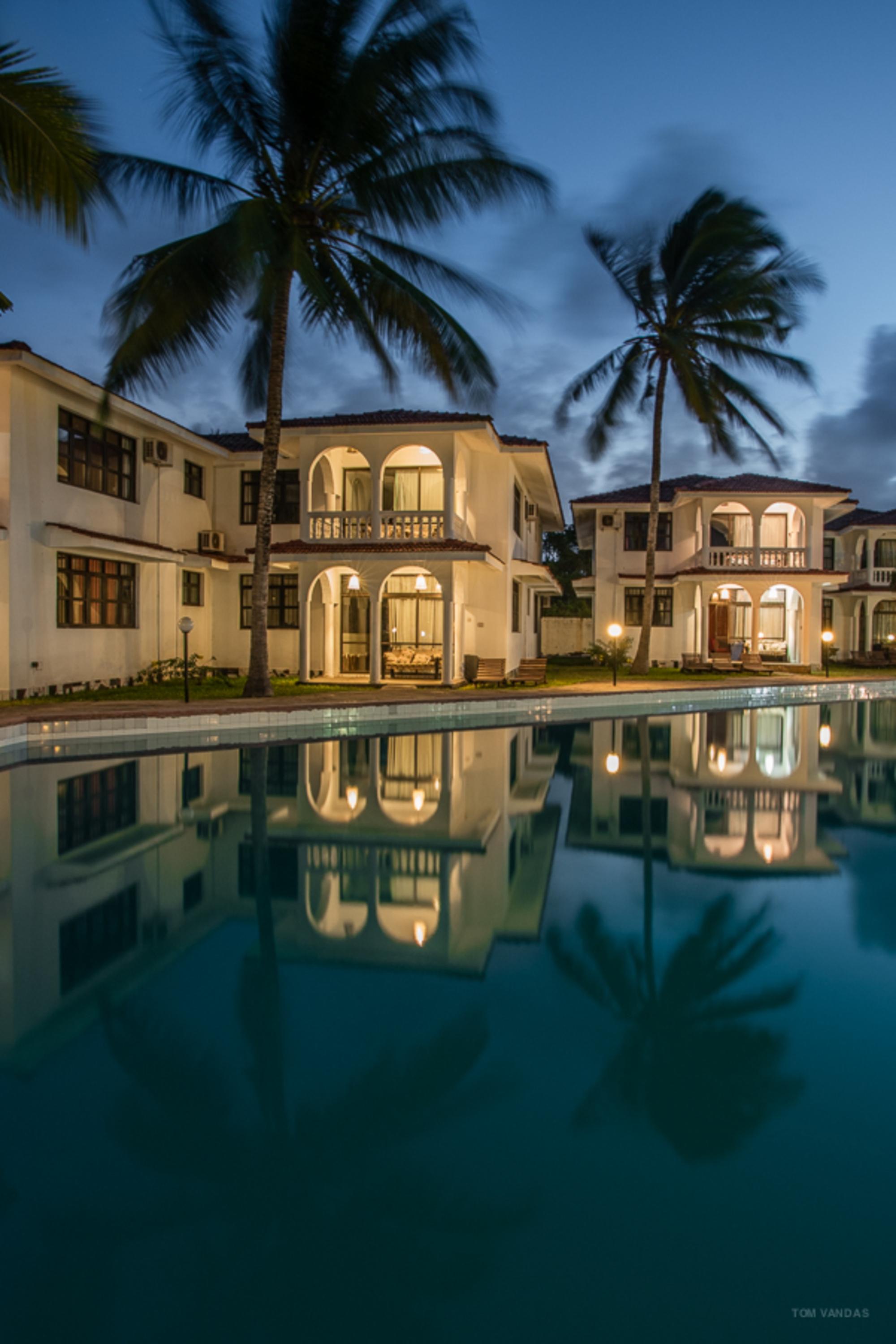 Bahari Dhow Beach Villas Diani Beach Exteriör bild