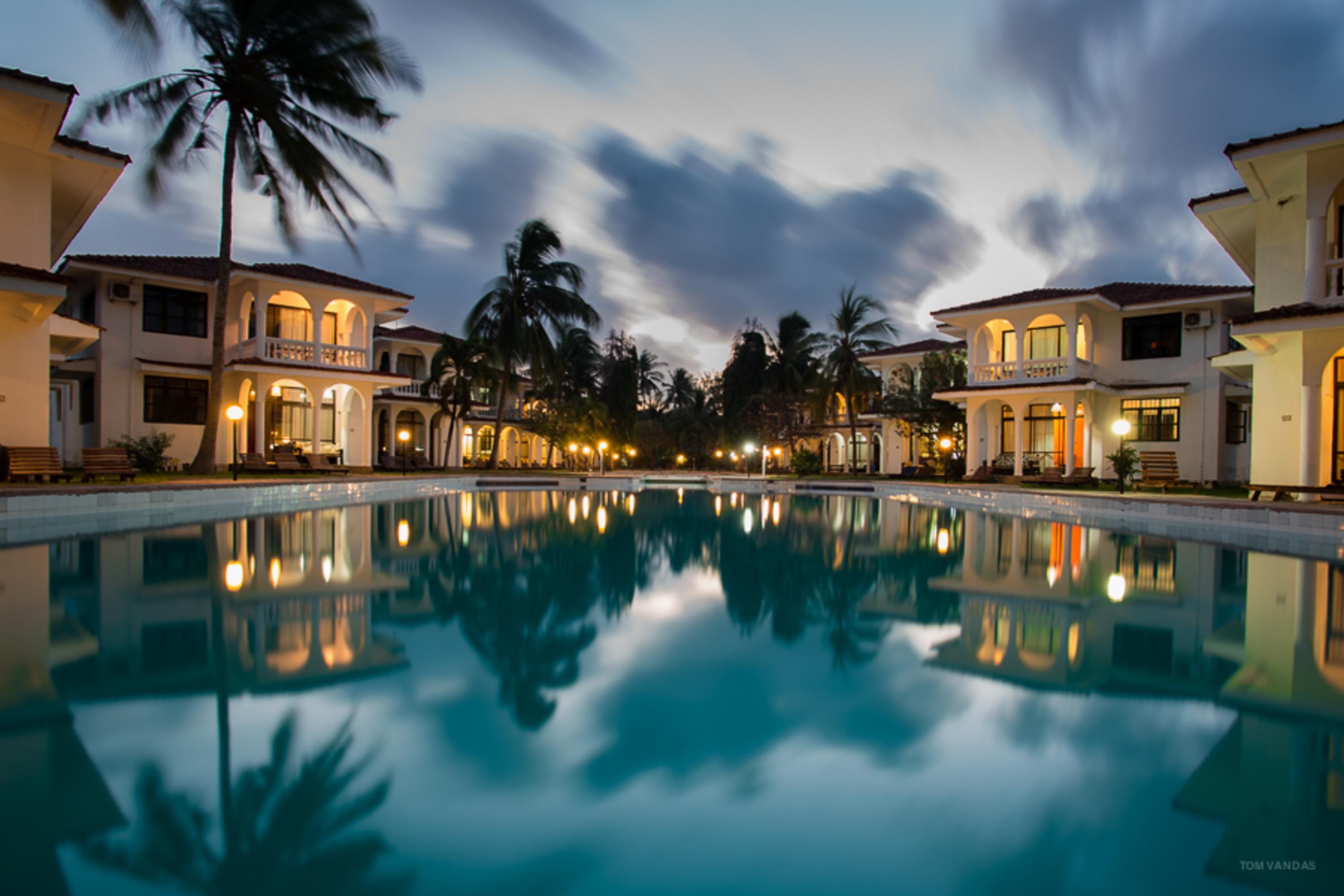 Bahari Dhow Beach Villas Diani Beach Exteriör bild