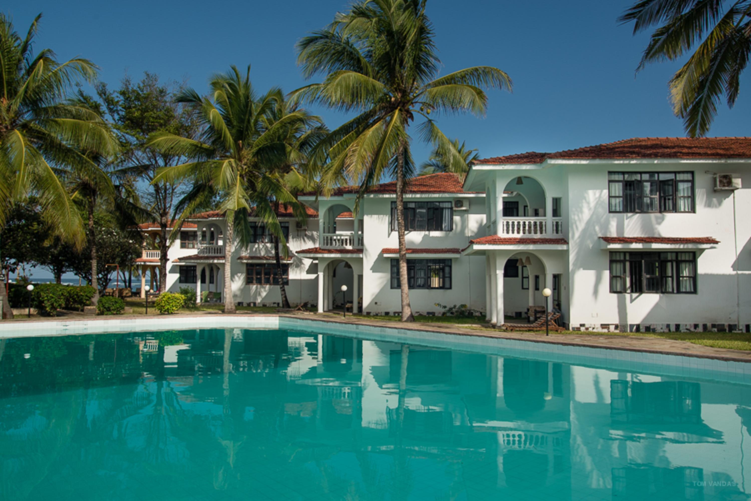 Bahari Dhow Beach Villas Diani Beach Exteriör bild