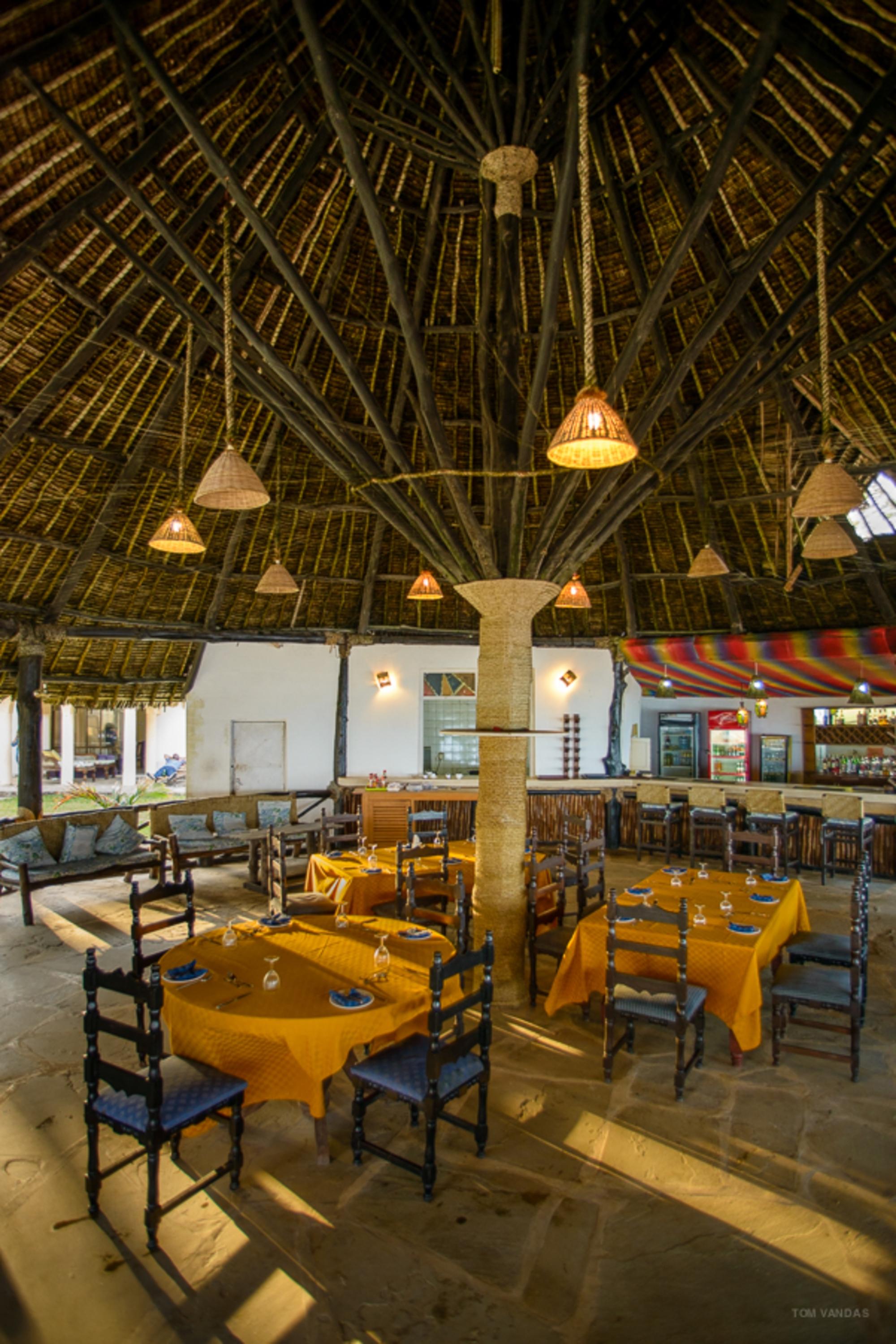 Bahari Dhow Beach Villas Diani Beach Exteriör bild