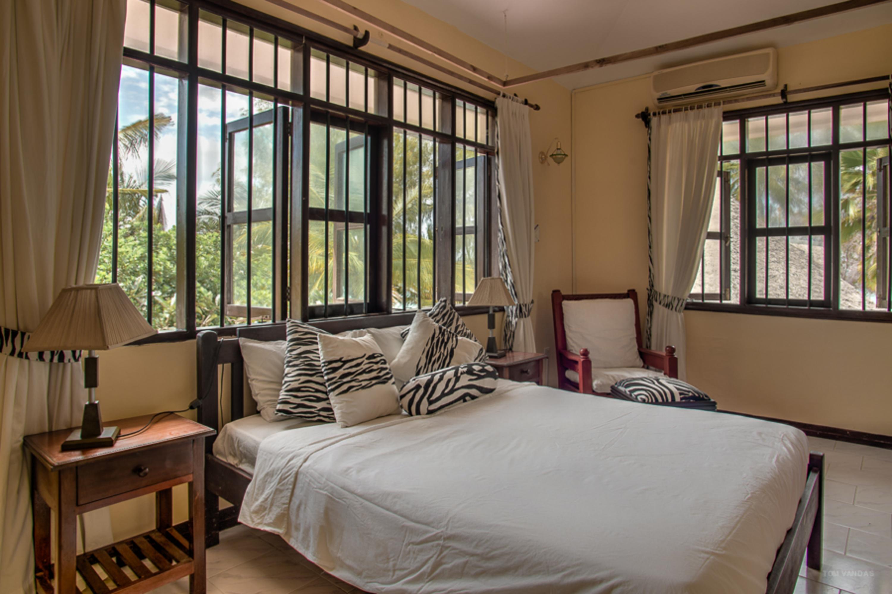 Bahari Dhow Beach Villas Diani Beach Exteriör bild