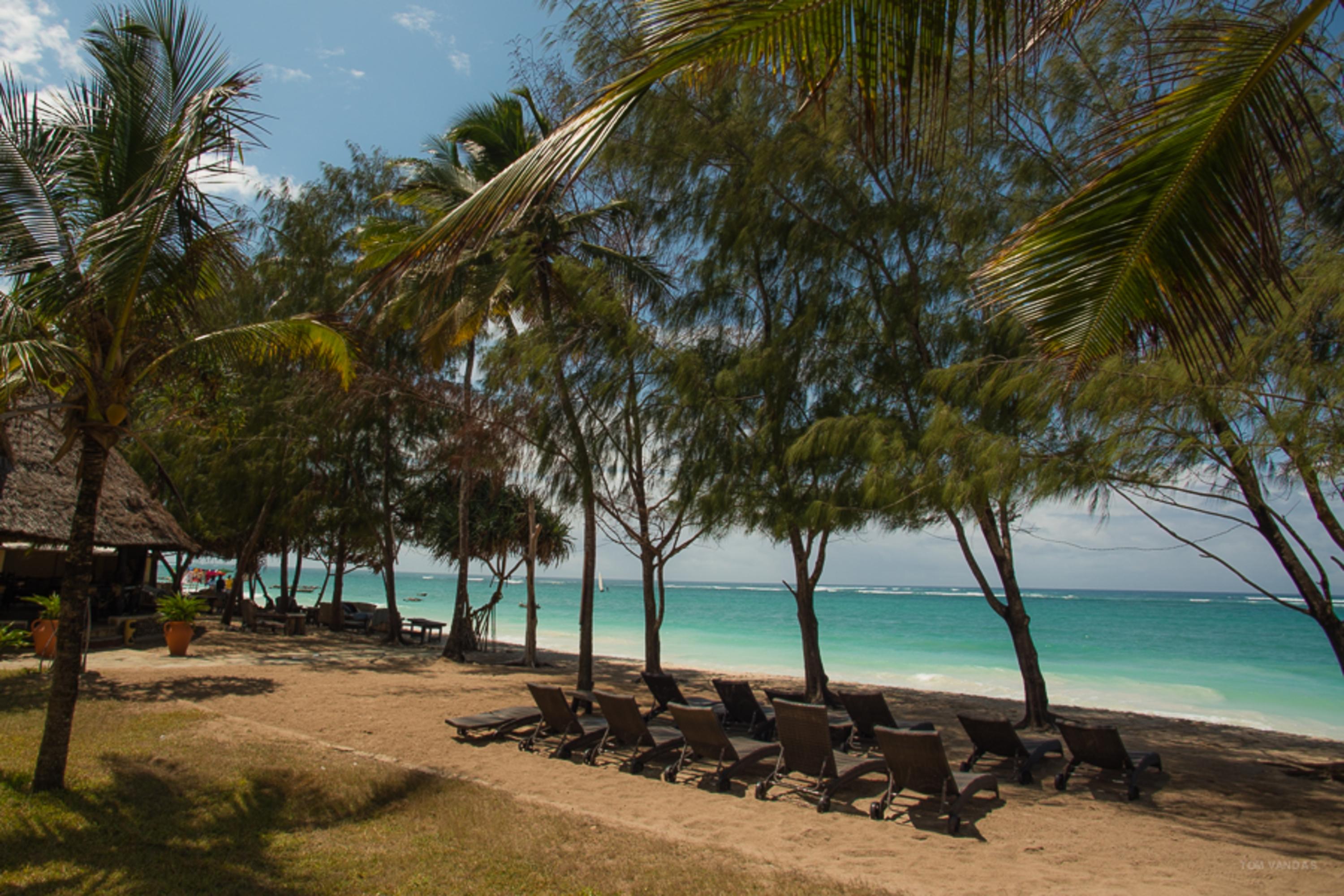 Bahari Dhow Beach Villas Diani Beach Exteriör bild