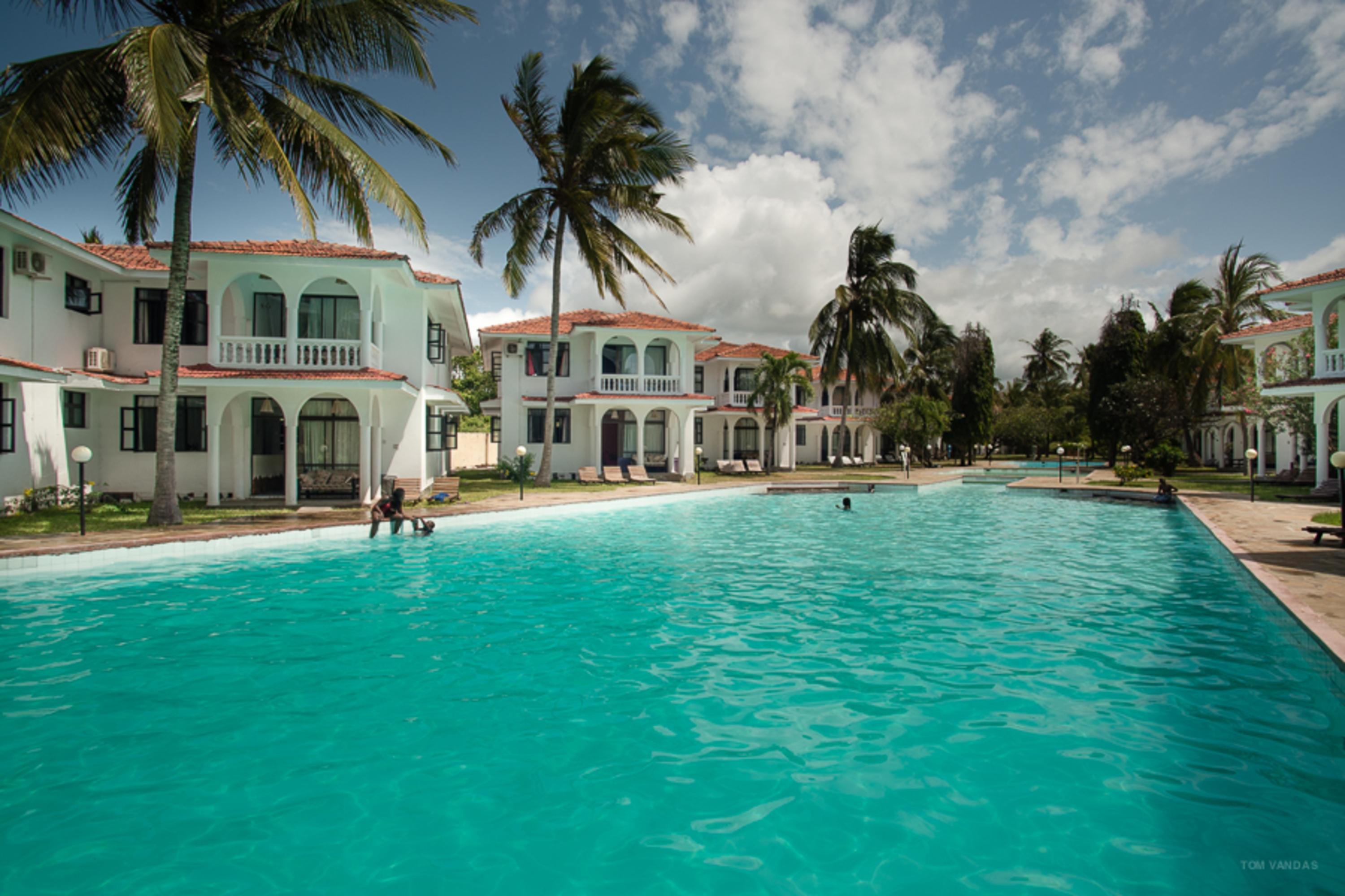 Bahari Dhow Beach Villas Diani Beach Exteriör bild