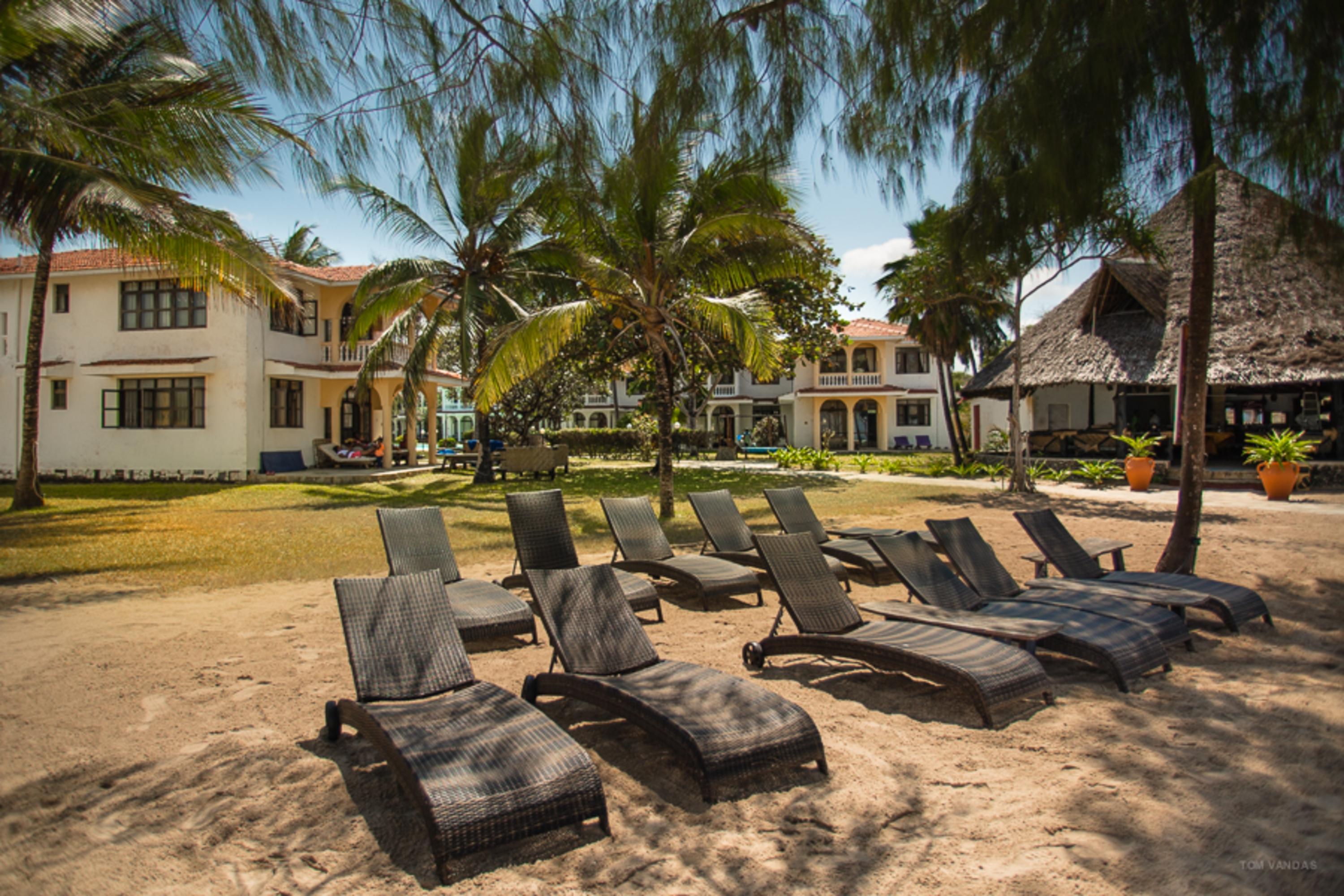 Bahari Dhow Beach Villas Diani Beach Exteriör bild