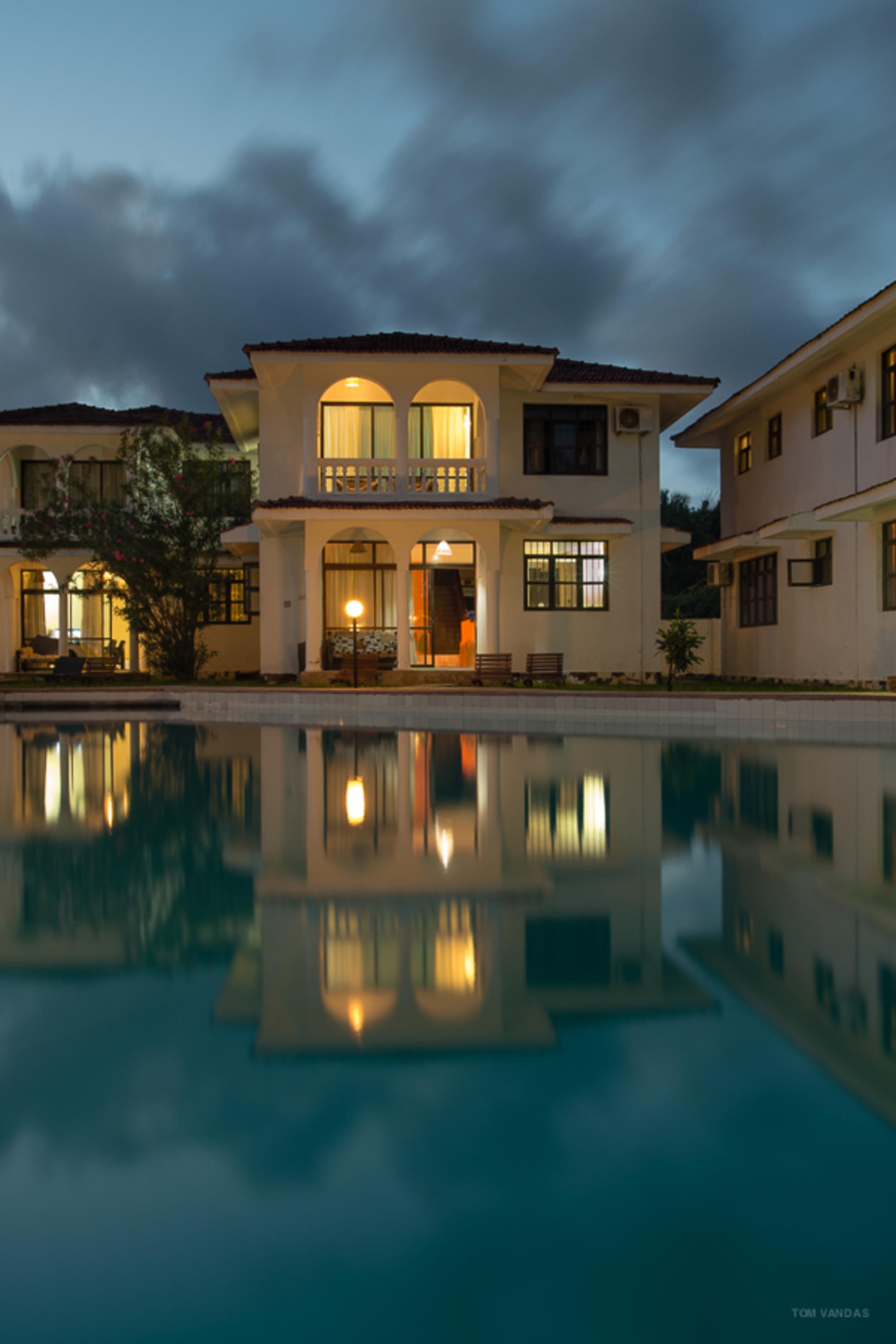 Bahari Dhow Beach Villas Diani Beach Exteriör bild