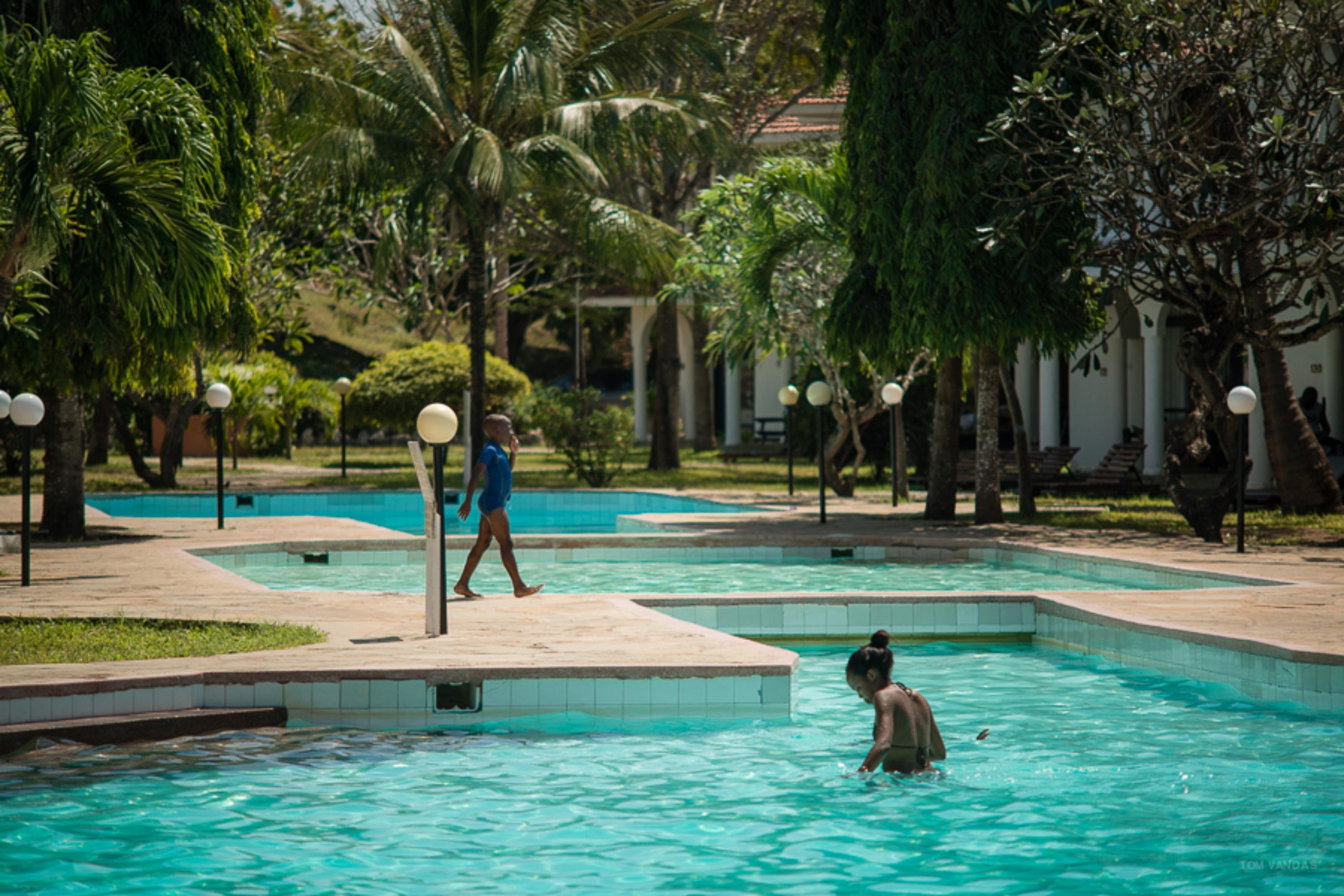 Bahari Dhow Beach Villas Diani Beach Exteriör bild