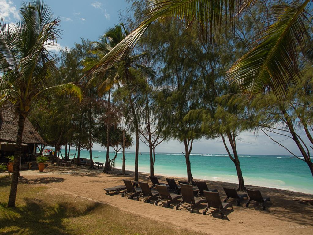 Bahari Dhow Beach Villas Diani Beach Exteriör bild