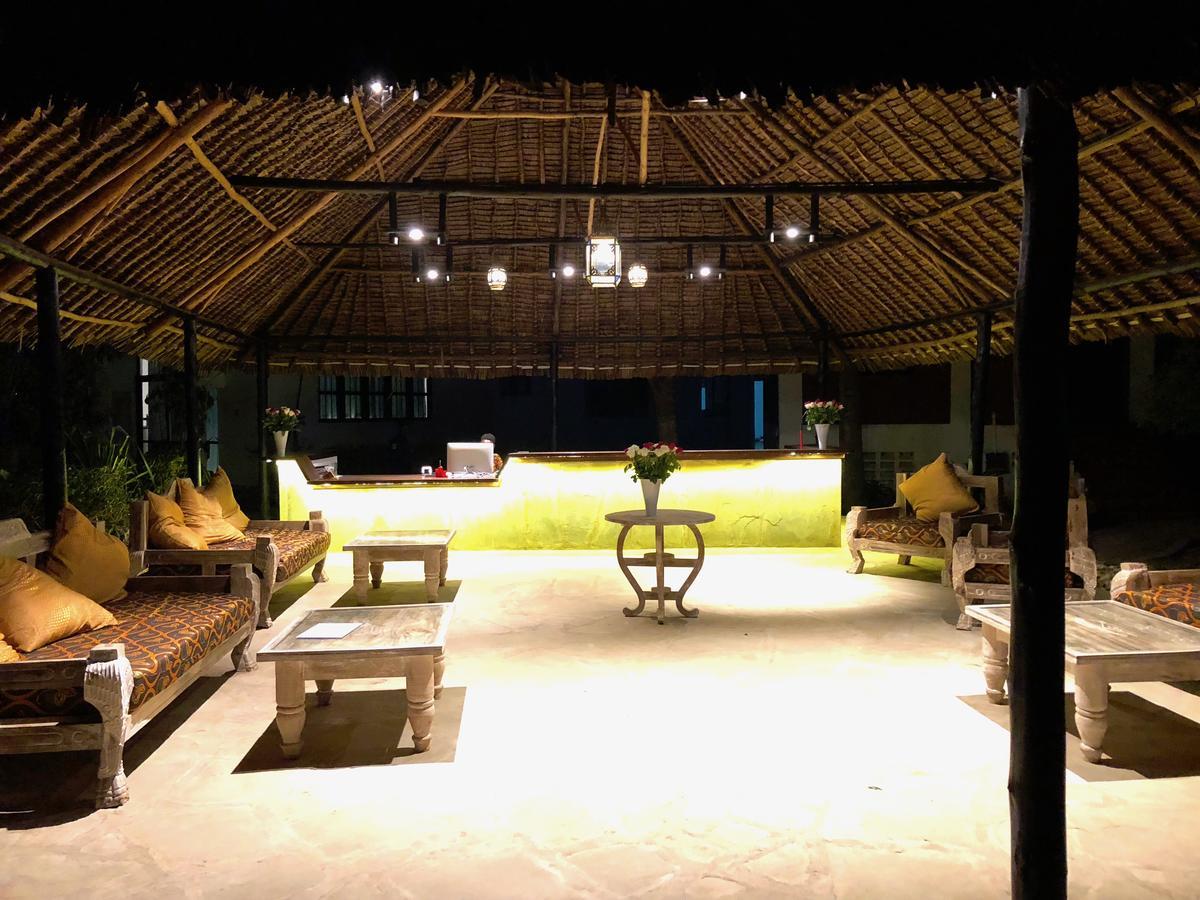 Bahari Dhow Beach Villas Diani Beach Exteriör bild